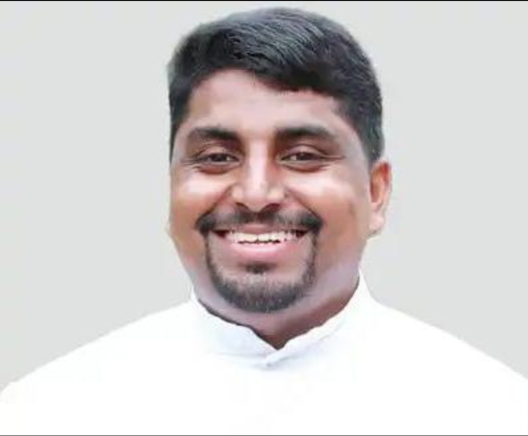 കാറില് സഞ്ചരിക്കവേ യുവവൈദികൻ കുഴഞ്ഞുവീണു മരിച്ചു